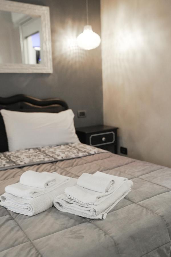 La Residenza Isabella Hotel Милано Екстериор снимка